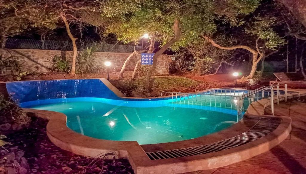 Advait Resort Kshetra Mahabaleshwar pool