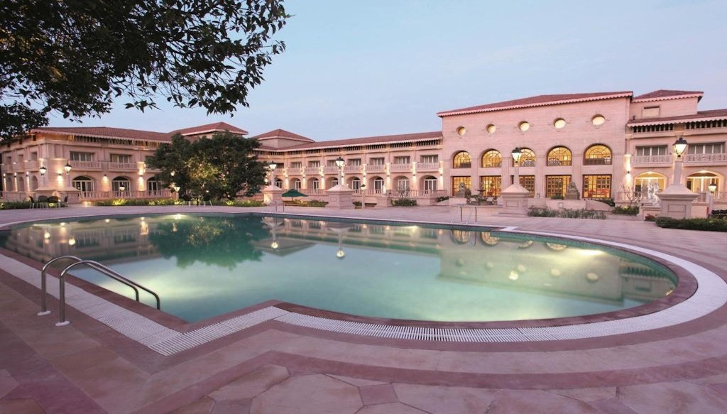 Evershine Resort & Spa Mahabaleshwar swimming pool