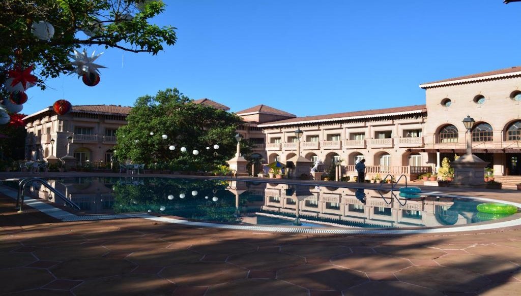 Evershine Resort & Spa Mahabaleshwar with swimming pool