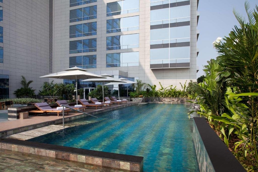 Hyatt Regency Ahmedabad swimming pool