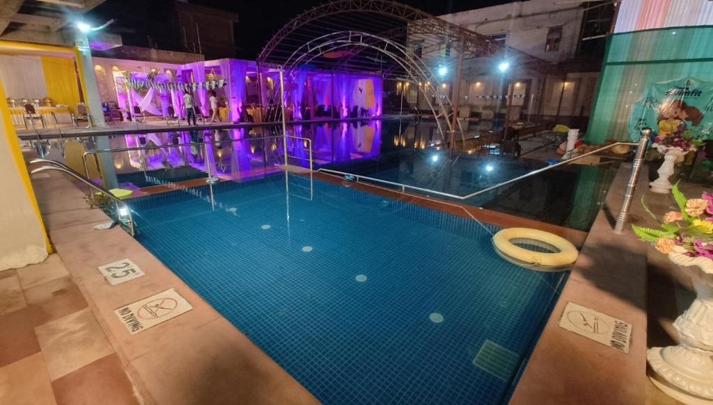 Ratna Hotel & Banquet Muzaffarpur pool