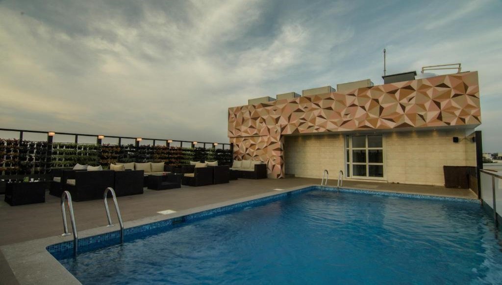 Roopa Elite hotel in Mysore with swimming pool