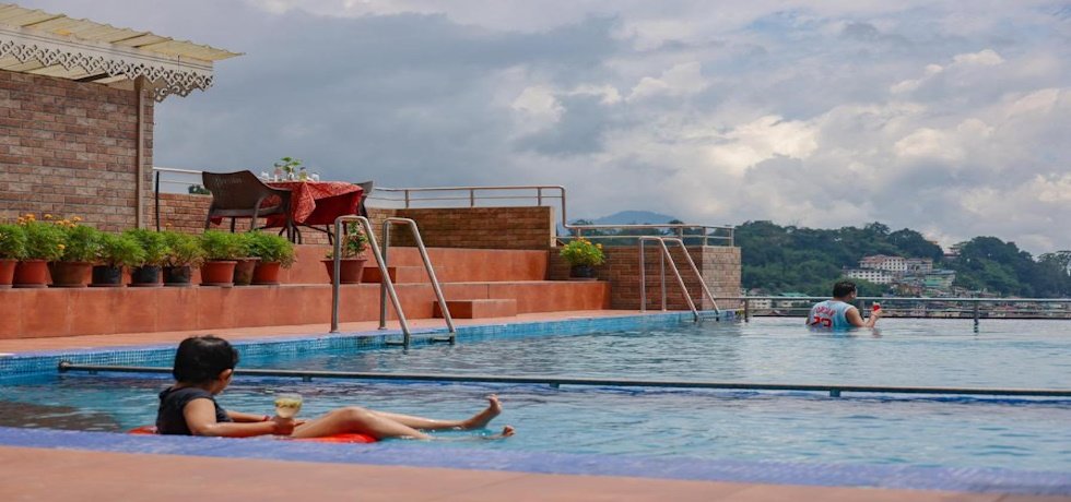 Sinclairs Gangtok rooftop pool