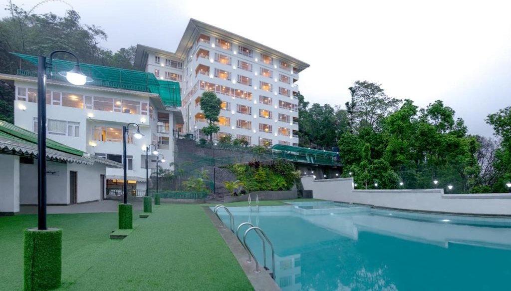 Treenz Hotel Gangtok swimming pool