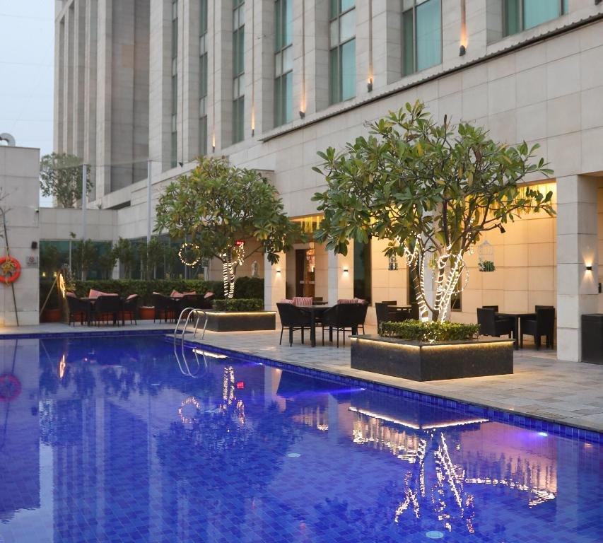 hotel with swimming pool Crowne Plaza New Delhi Okhla