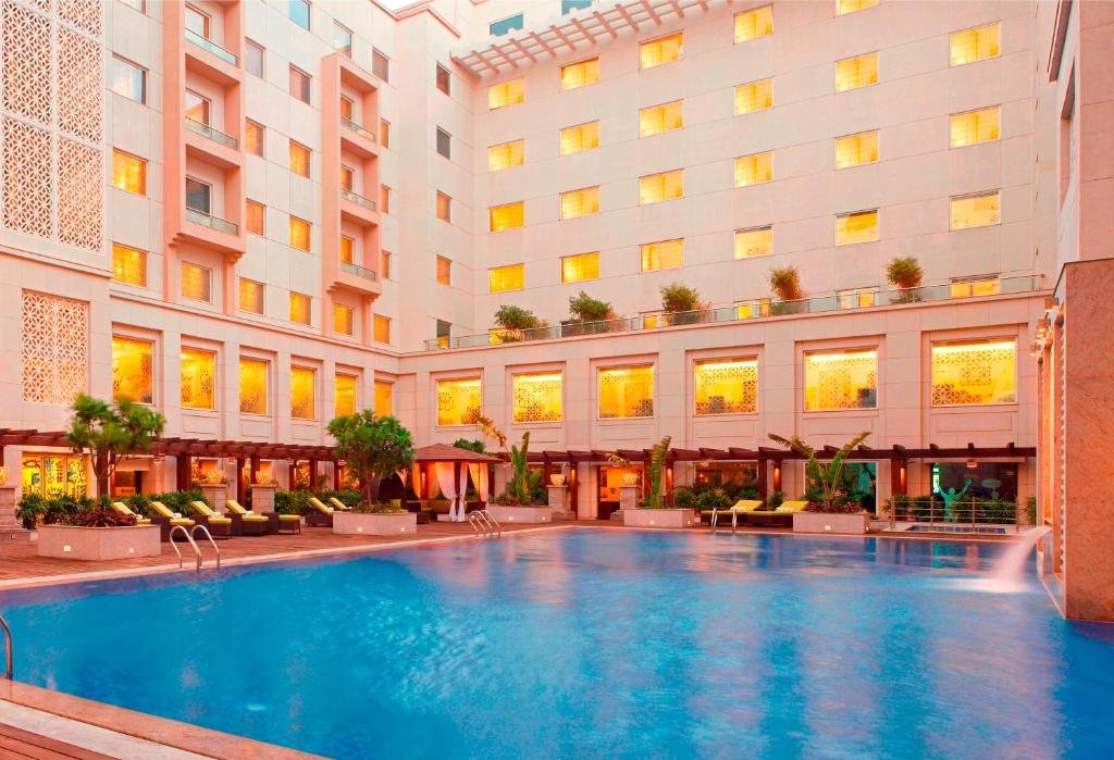 hotel with swimming pool Lemon Tree Premier, Delhi Airport