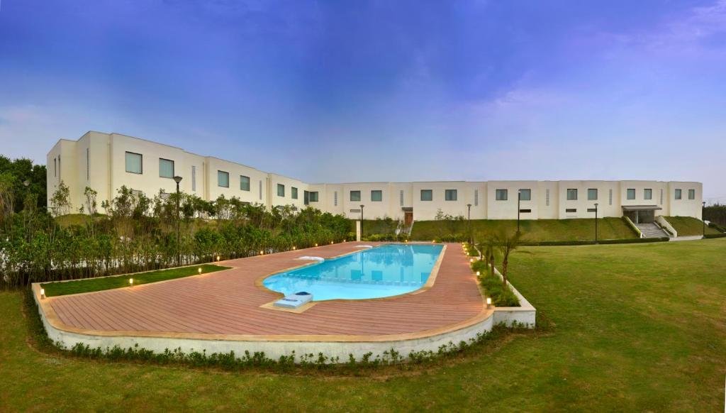 swimming pool in Four Points by Sheraton New Delhi