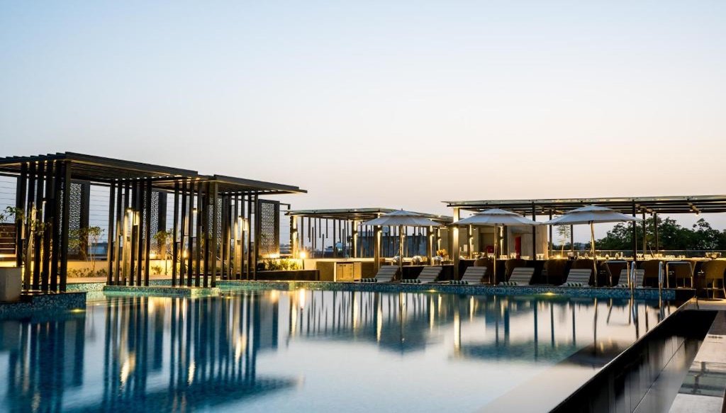 Holiday Inn Lucknow Airport outdoor pool