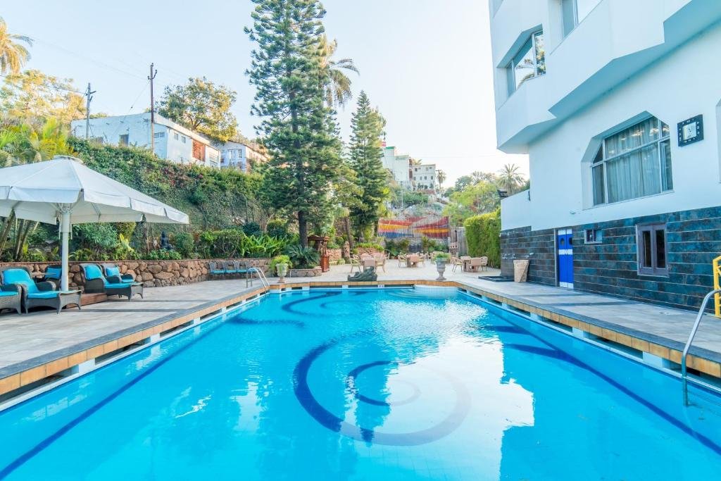 Hotel Hillock Mount Abu hotel with swimming pool