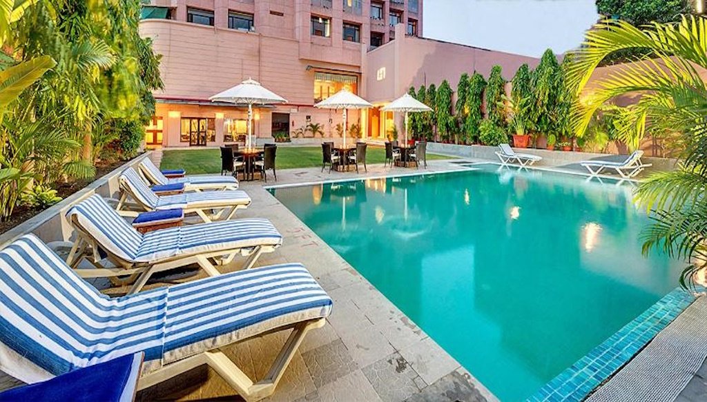 Hotel Hindusthan International Varanasi swimming pool