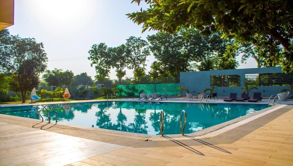 The Bhagwati Resort Mount Abu swimming pool