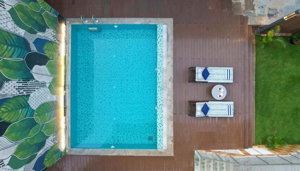 The Palomar By Crossway swimming pool chennai hotel