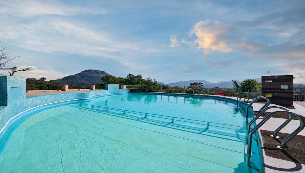 swimming pool hotel Sterling Mount Abu