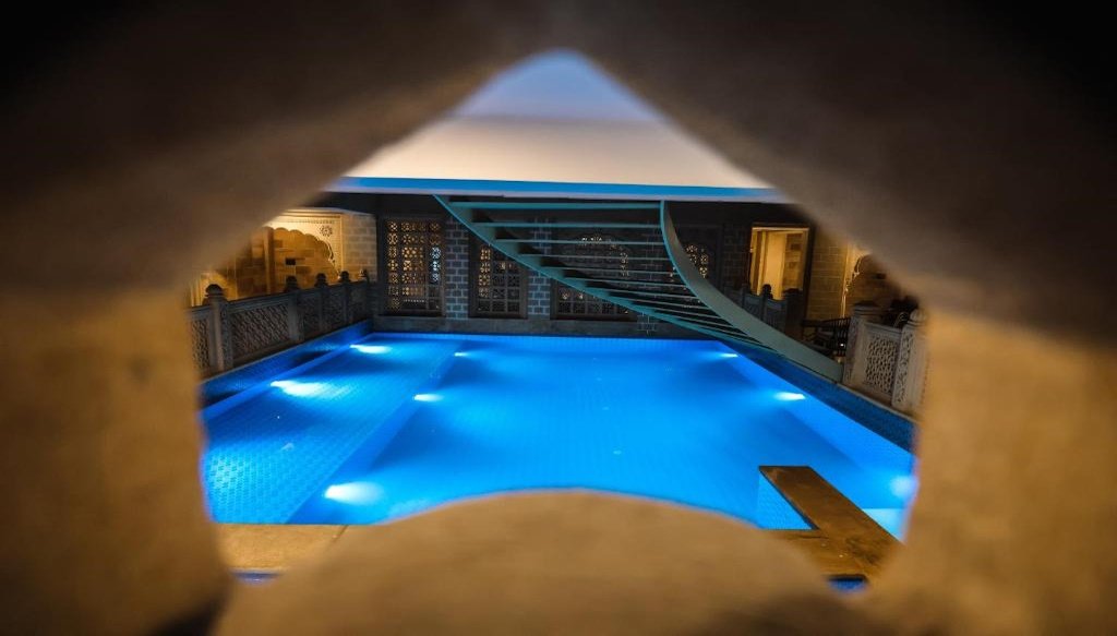 swimming pool hotel in jaisalmer Guulab Haveli