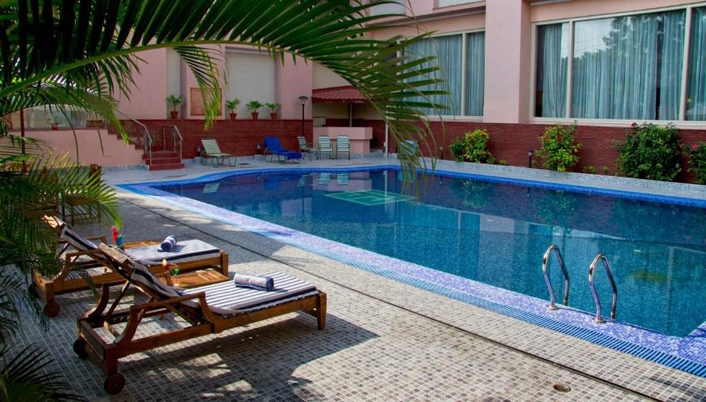 swimming pool hotels in lucknow The Piccadily