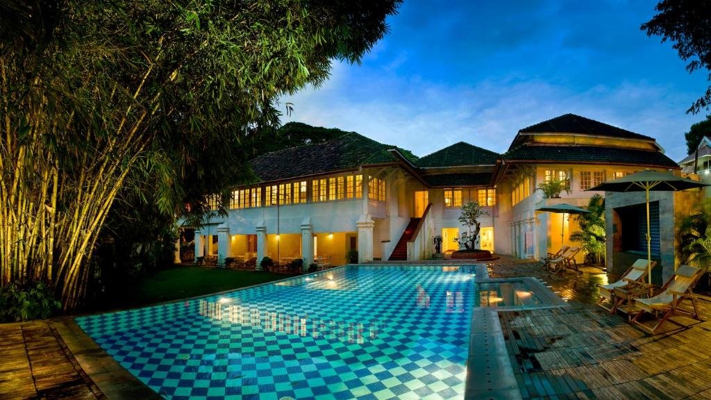 Neemrana's Tower House swimming pool