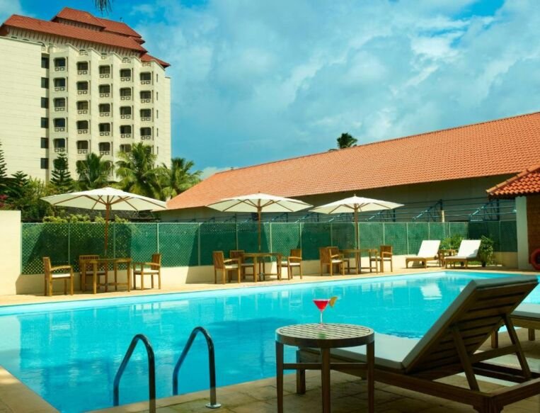 kochi swimming pool hotel Vivanta Ernakulam