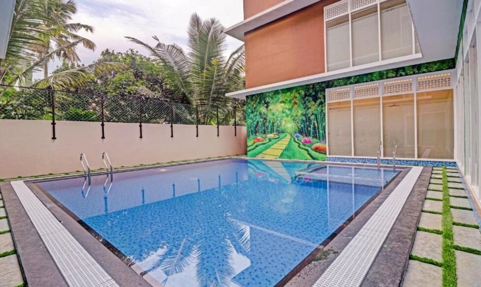 swimming pool Treebo Golden Terminal, Kochi Airport