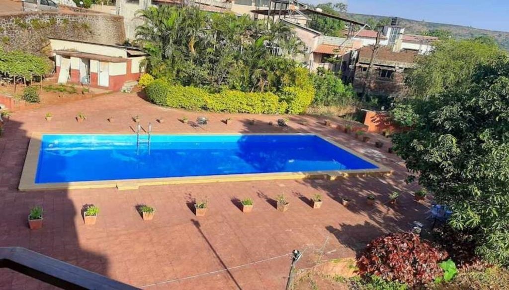 swimming pool in panchgani hotel The Dhanhills